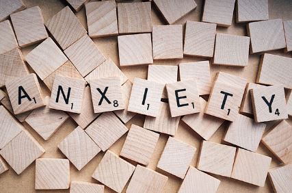 Image pour article traîtant l'anxiété. Adresse blog ; https://medecine-et-prevention.fr